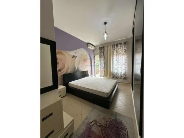 Tirane, jepet me qera apartament 1+1 Kati 2, 71 m² 600 € (Liqeni i Thate)