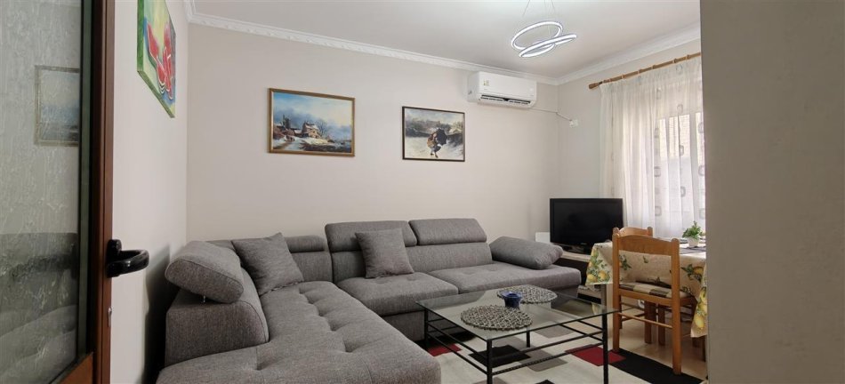 Tirane, jepet me qera apartament 2+1+Ballkon Kati 2, 70 m² 610 € (Rruga e Durresit)