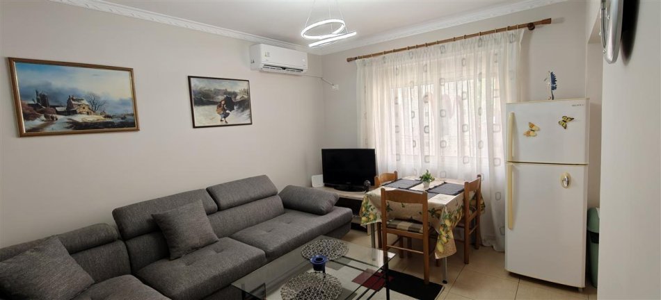 Tirane, jepet me qera apartament 2+1+Ballkon Kati 2, 70 m² 610 € (Rruga e Durresit)