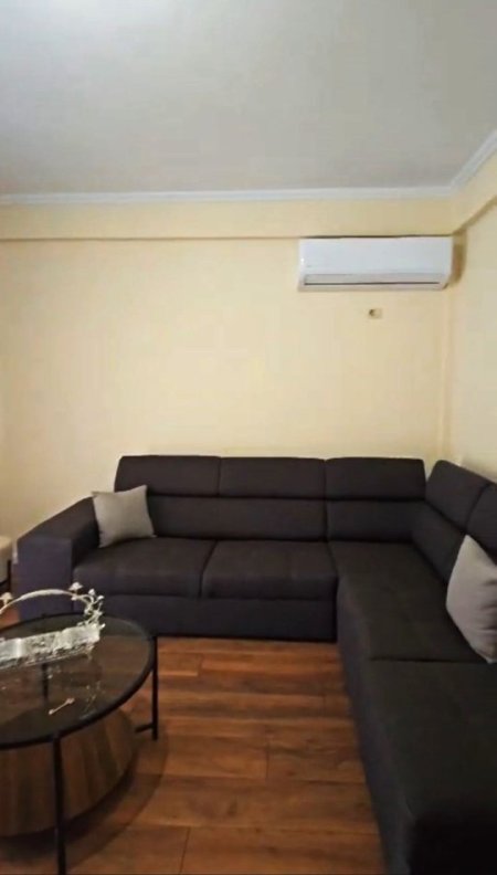 Tirane, jepet me qera apartament 2+1+Ballkon Kati 4, 140 m² 610 € (Kodra e Priftit/Rr.Kokonozeve)