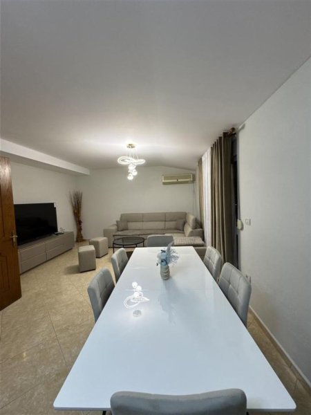 Tirane, jepet me qera apartament 2+1+Ballkon Kati 5, 140 m² 560 € (Kodra e Priftit/Rr.Kokonozeve)