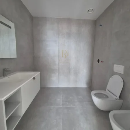 Tirane, jepet me qera zyre Kati 20, 147 m² 3.000 € (Rr. e Elbasanit)