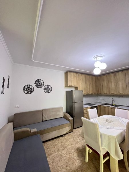Tirane, jepet me qera apartament 2+1+Ballkon Kati 4, 100 m² 660 € (Rruga e Dibres/Rr.Njazi Meka)