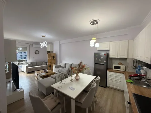 Tirane, jepet me qera apartament 1+1+Ballkon Kati 3, 80 m² 620 € (Liqeni i Tiranes, Lake View)
