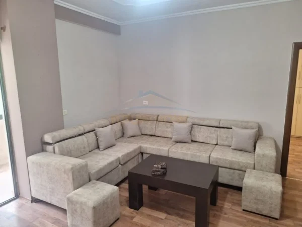 Tirane, jepet me qera apartament 2+1 Kati 2, 92 m² 650 € (Don Bosko)