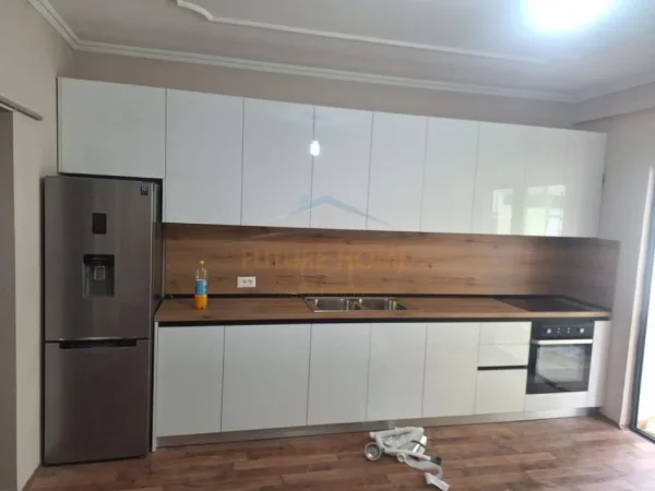 Tirane, jepet me qera apartament 2+1 Kati 2, 92 m² 650 € (Don Bosko)