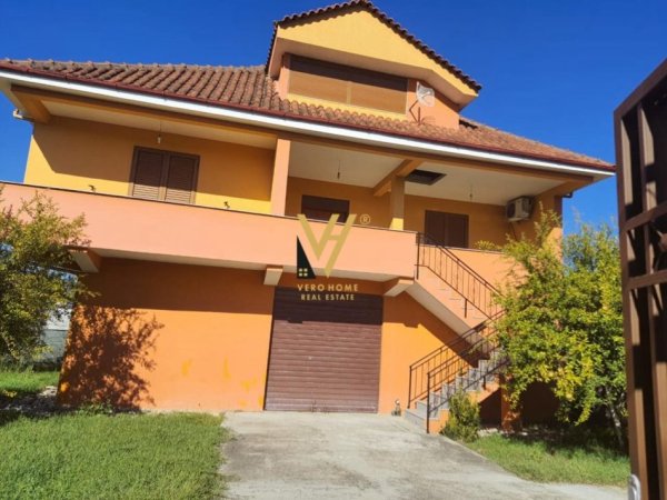 Tirane, jepet me qera shtepi 2+1+Ballkon Kati 0, 120 m² 500 € (KAMEZ)