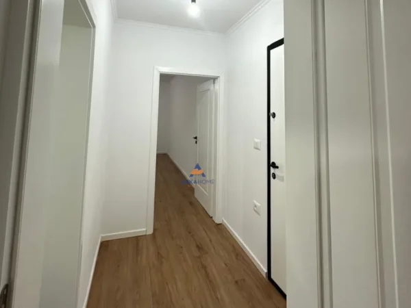 Tirane, shitet apartament 1+1+Ballkon Kati 3, 55 m² 153.000 € (NDODHET PRANE BULEVARDIT ZOGU I PARE,MINISTRIA E DREJTESISE)