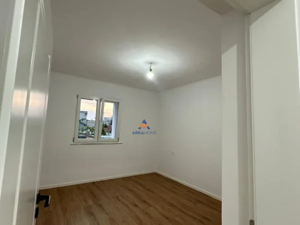 Tirane, shitet apartament 1+1+Ballkon Kati 3, 55 m² 153.000 € (NDODHET PRANE BULEVARDIT ZOGU I PARE,MINISTRIA E DREJTESISE)