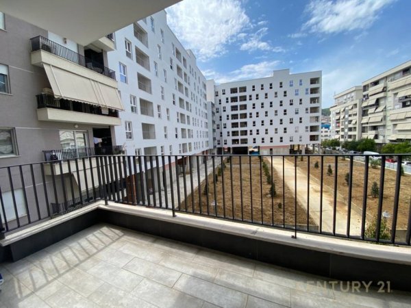 Tirane, jepet me qera apartament 2+1 Kati 2, 108 m² 750 € (KOMUNEN E PARISIT)