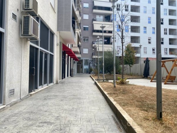 Tirane, jepet me qera apartament 2+1 Kati 2, 108 m² 750 € (KOMUNEN E PARISIT)