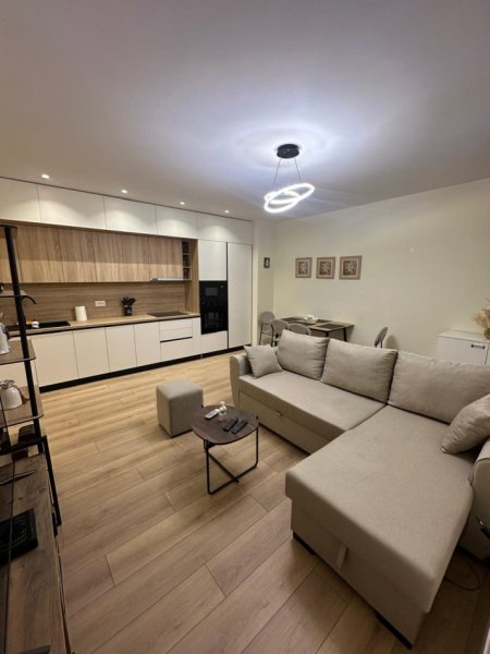 Tirane, jepet me qera apartament 1+1+Ballkon Kati 9, 60 m² 650 € (Rruga e Kavajes)