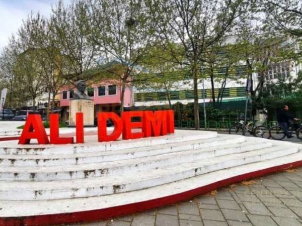 Tirane, shitet apartament 1+1+Aneks+Ballkon Kati 3, 54 m² 107.000 € 