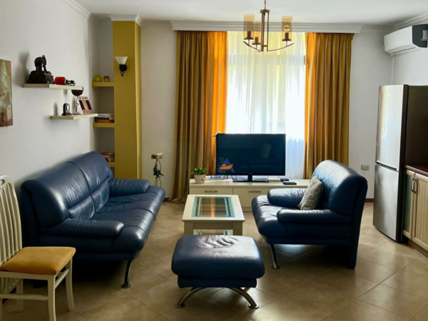 Tirane, jepet me qera apartament 2+1 , 78 m² 750 € (5 MIN NGA SHESHI SKENDERBEJ)