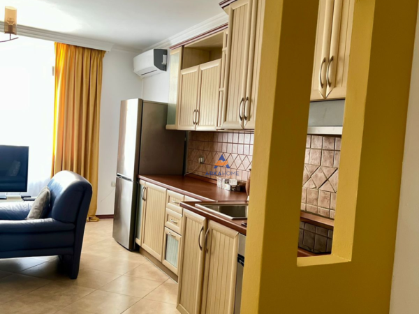 Tirane, jepet me qera apartament 2+1 , 78 m² 750 € (5 MIN NGA SHESHI SKENDERBEJ)