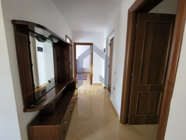 Tirane, shes apartament 2+1+Ballkon Kati 4, 75 m² 187.000 € (QENDER / TIRANE)