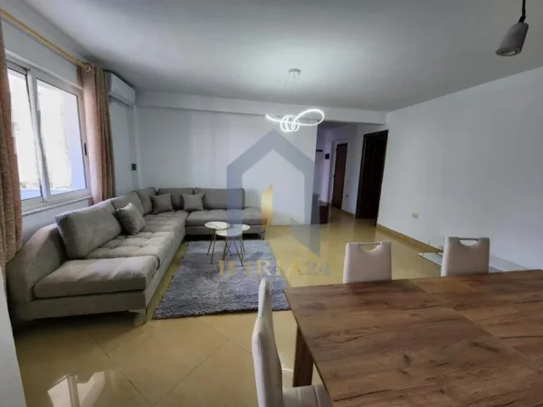Tirane, shes apartament 2+1+Ballkon Kati 4, 75 m² 187.000 € (QENDER / TIRANE)