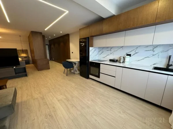 Tirane, jepet me qera apartament 1+1 Kati 6, 76 m² 650 € (Pazari Ri)