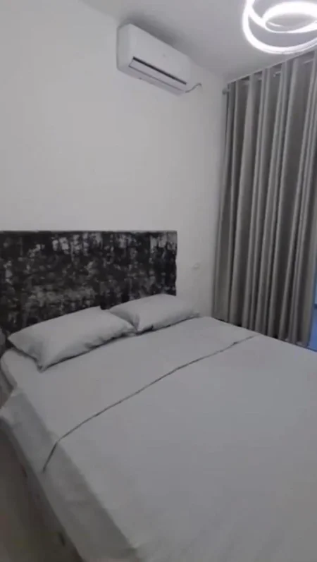Tirane, jepet me qera apartament 1+1 , 90 m² 650 € (Mbrapa Ministrise se Drejtesise)