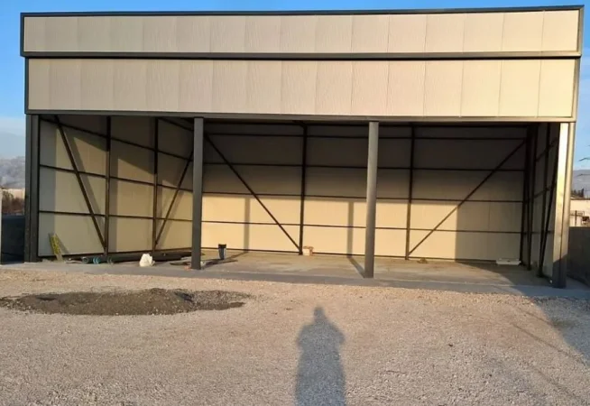 Tirane, jepet me qera magazine , 200 m² 1.000 € 