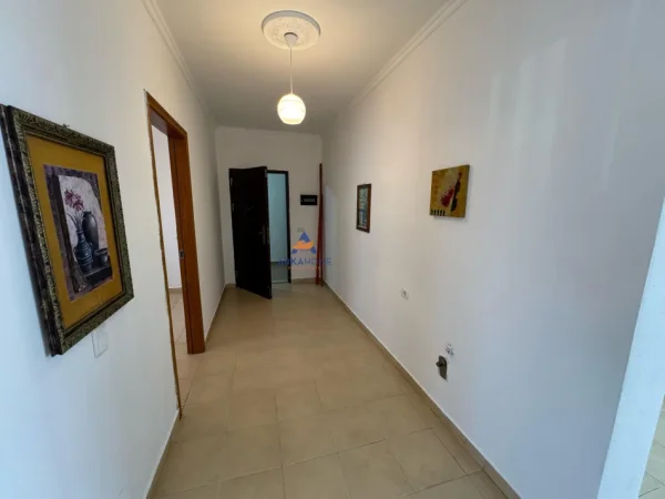 Tirane, shitet apartament 2+1+Ballkon Kati 4, 81 m² 129.000 € (PRANE RESTORANT FRESKUT)