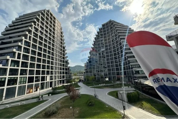 Tirane, jepet me qera zyre , 131 m² 2.000 € 