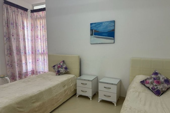 Tirane, jepet me qera apartament 2+1+Aneks+Ballkon Kati 3, 85 m² 600 €