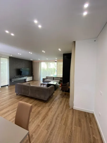 Tirane, shitet apartament 4+1 Kati 1, 789 m² 1.300.000 €