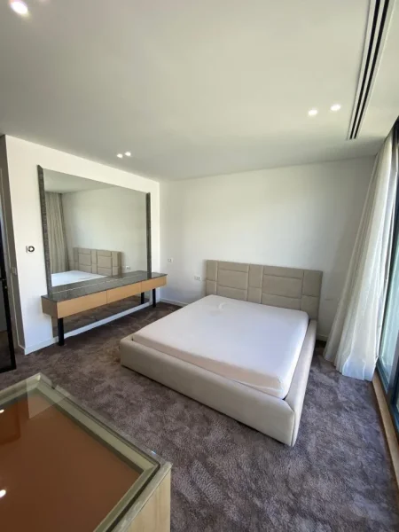 Tirane, shitet apartament 4+1 Kati 1, 789 m² 1.300.000 €