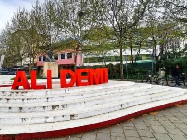 Tirane, shitet apartament 1+1 Kati 3, 54 m² 107.000 € (Ali Dem)