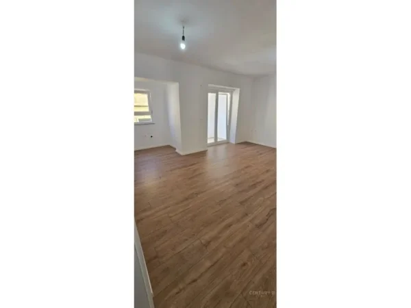 Tirane, shitet apartament 1+1 Kati 3, 55 m² 153.000 € (Re. Fortuzi)