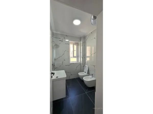 Tirane, shitet apartament 1+1 Kati 3, 55 m² 153.000 € (Re. Fortuzi)