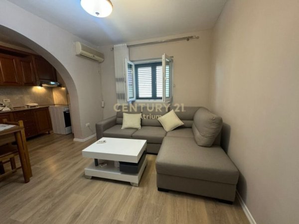 Tirane, jepet me qera apartament 1+1 Kati 1, 70 m² 500 € (Qytet Studenti)