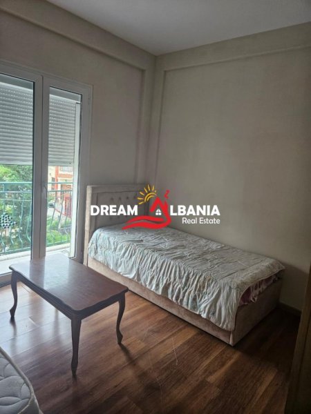 Tirane, jepet me qera apartament 3+1 Kati 3, 160 m² 550 € (Vilat Amerikane)