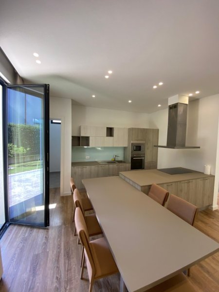 Tirane, jepet me qera apartament 4+1 Kati 0, 4.500 €