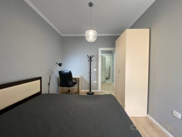 Tirane, jepet me qera apartament 2+1+Aneks+Ballkon Kati 2, 108 m² 750 € (Komuna e Parisit)