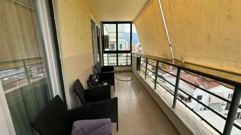 Tirane, jepet me qera apartament 2+1+Ballkon Kati 6, 100 m² 650 € (RRUGA 5 MAJI)