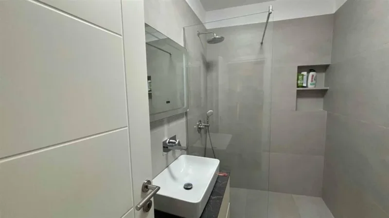 Tirane, jepet me qera apartament 2+1+Ballkon Kati 6, 100 m² 650 € (RRUGA 5 MAJI)