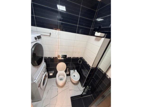 Tirane, jepet me qera apartament 2+1 Kati 9, 73 m² 1.400 € (Myslym Shyri)