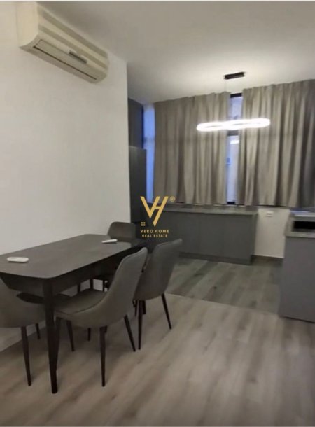 Tirane, jepet me qera apartament 2+1+Ballkon Kati 2, 90 m² 650 € (BULEVARDI ZOGU I PARE)