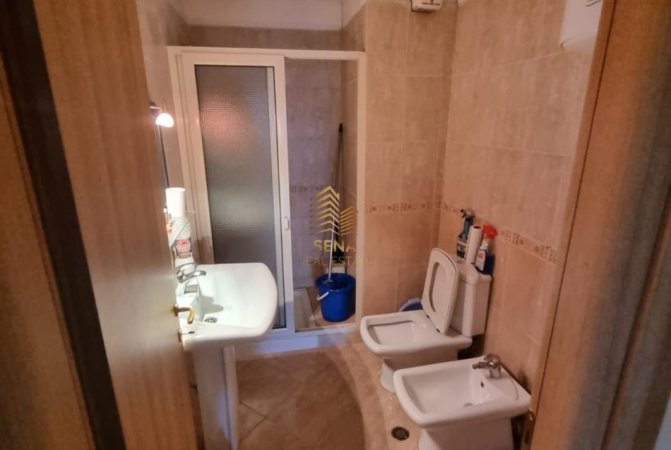Tirane, jepet me qera apartament 2+1+Ballkon Kati 4, 110 m² 450 € (Rruga Allaman Dervishi)