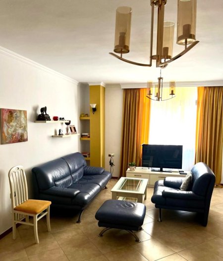 Jepet me Qera Apartamenti 2+1 ne Qender te Tiranes Kati 8, 78 m² 750 €uro