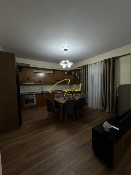 Tirane, jepet me qera apartament 2+1 Kati 4, 140 m² 600 € (PORCELAN)