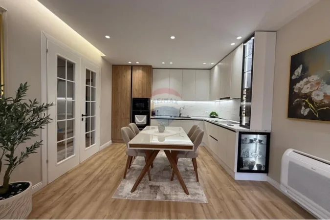 Tirane, shitet apartament 2+1+Ballkon , 113 m² 237.000 € 