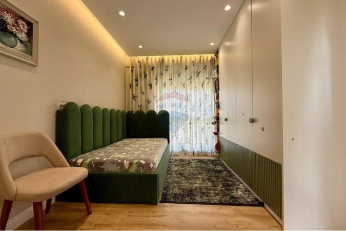 Tirane, shitet apartament 2+1+Ballkon , 113 m² 237.000 € 