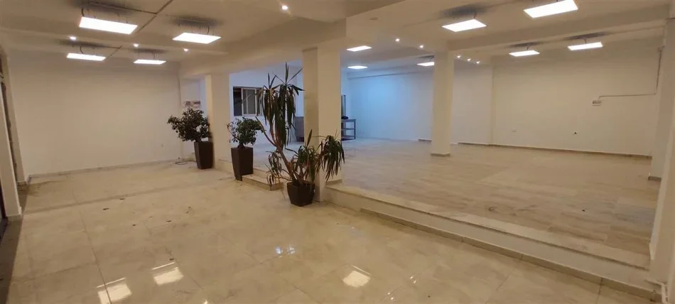 Tirane, jepet me qera ambjent biznesi Kati 0, 180 m² 1.400 € (RRUGA 5 MAJI)