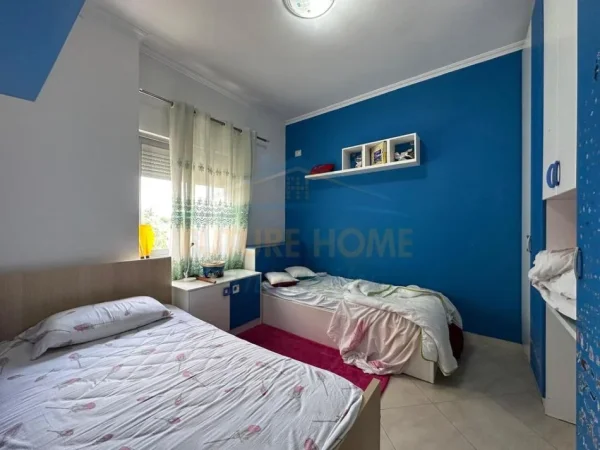 Tirane, shitet vetem 1 dhome 2+1 Kati 2, 135.000 € 