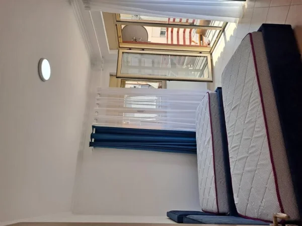 Tirane, jepet me qera apartament 2+1+Ballkon Kati 4, 110 m² 1.000 € (LIQENI I THATE)