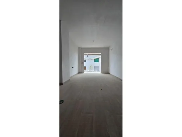 Tirane, shitet apartament 1+1+Ballkon Kati 1, 73 m² 130.000 € (Rruga Jordan Misja)