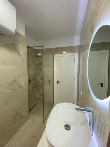 Tirane, jepet me qera apartament 2+1 Kati 4, 110 m² 900 € (Vilat Gjermane)